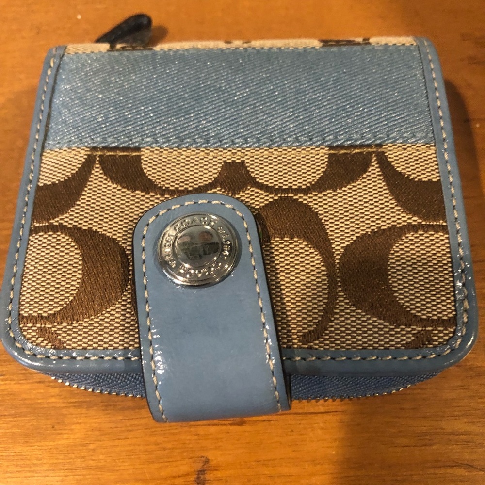 Cute coach small wallet ! - Picture 2 of 5